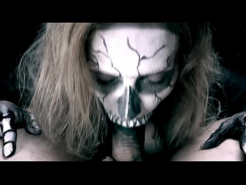❤️ Demon djevojka siše kurac svojim crnim ustima i guta spermu. ☑ Porno video na hr.marketapp.top ❌