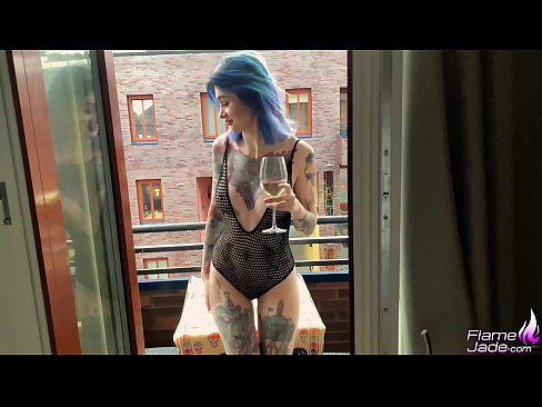 ❤️ Sjajna djevojka siše s gutljajem i strastveno jebe pod otvorenim nebom ☑ Porno video na hr.marketapp.top ❌